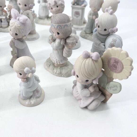 Huge Lot of 23 Vintage Precious Moments Figurines 1976 - 1998 - Picture 2 of 16